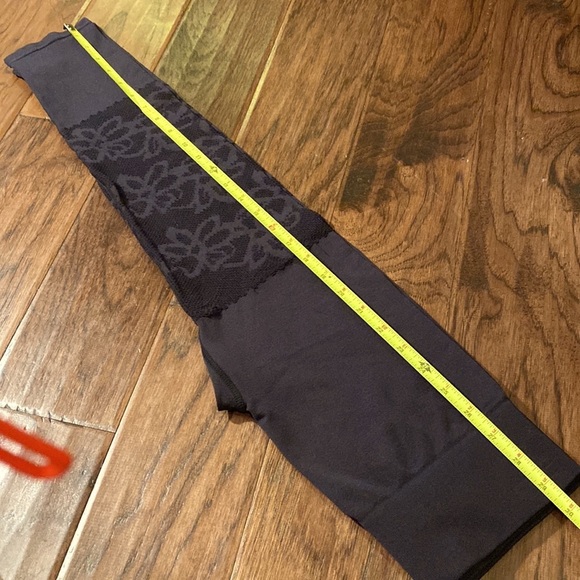 Fabletics black XS Capri leggings workout pants athletic gear floral mesh net XS - Picture 11 of 12